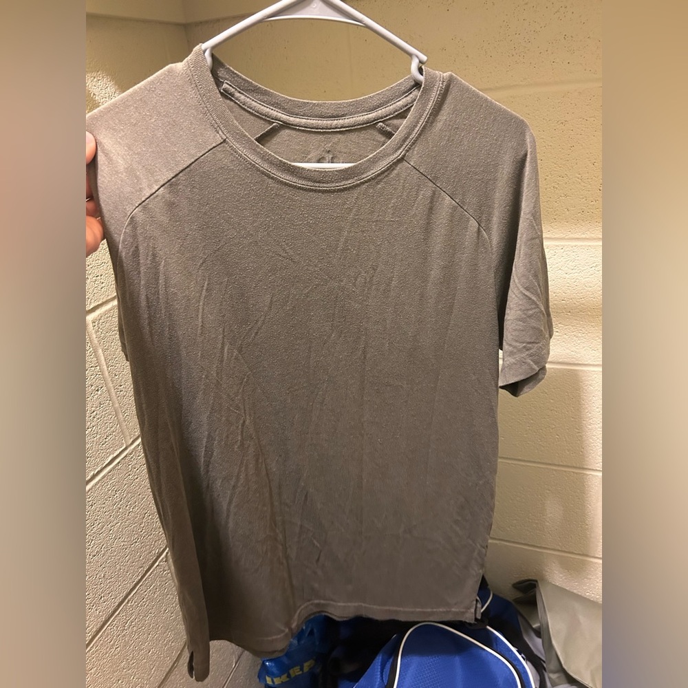 Alo Men’s T Shirt, Medium